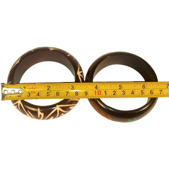 Vintage Wood-Like Carved Chunky Resin Bangle Bracelets - Picture 2 of 2